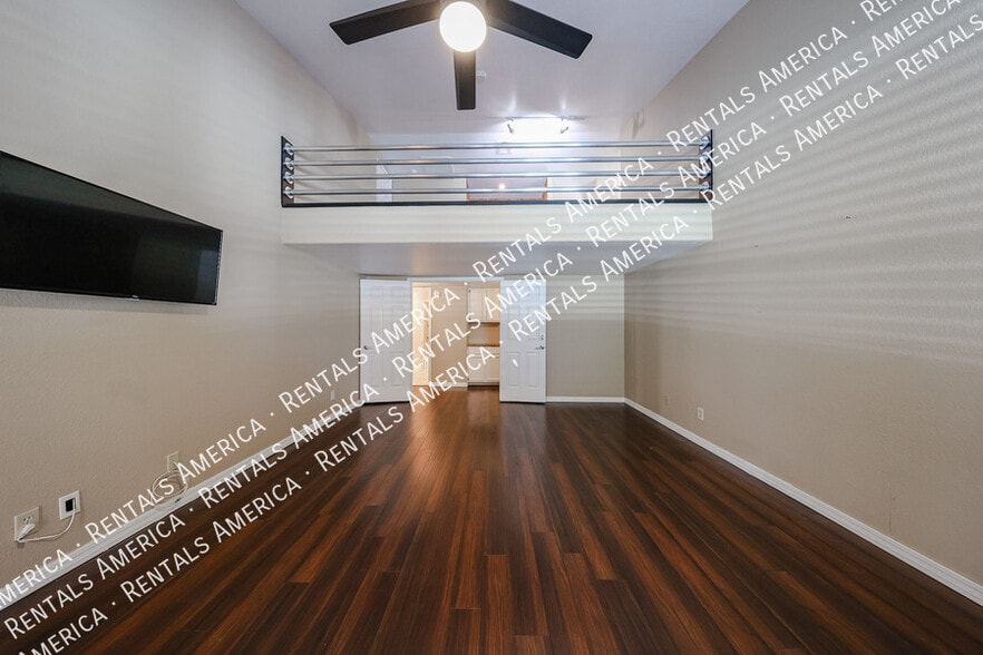 Building Photo - 6126 E Juniper Ave