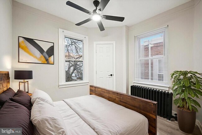 Building Photo - 5517 Jane St