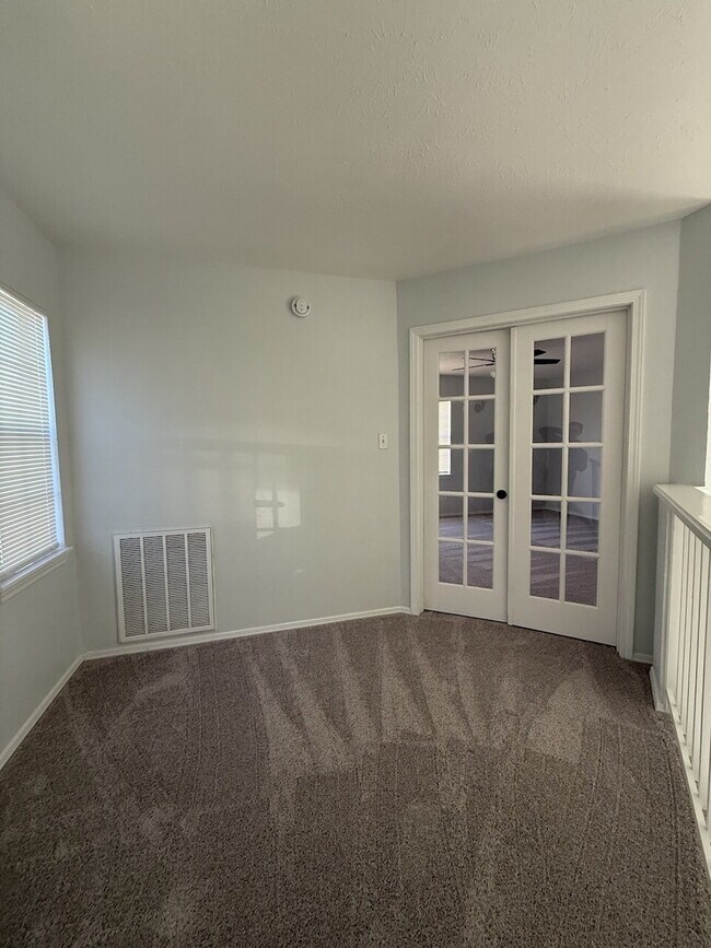 Building Photo - Come see this cute 2B House in a great location