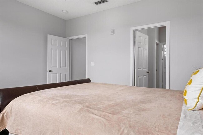 Building Photo - 5681 Bentgrass Dr
