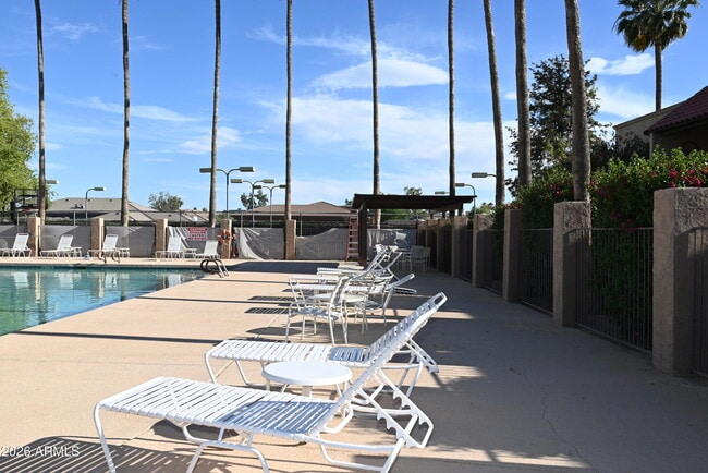 Building Photo - 8649 E Royal Palm Rd