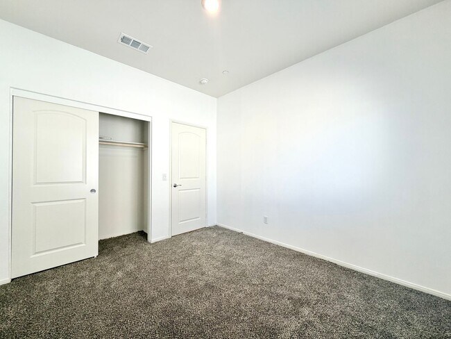 Building Photo - Cul-de-Sac Living in Sagewood | 4 Bed Home with INCLUDED Solar & RV Parking