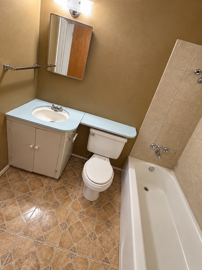 Building Photo - 222 Brooke briar Dr