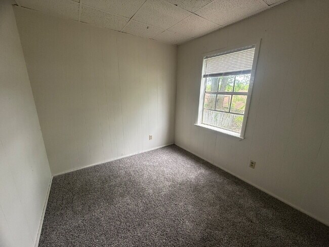 Building Photo - Charming 1-Bedroom Retreat in Heart of Seminole