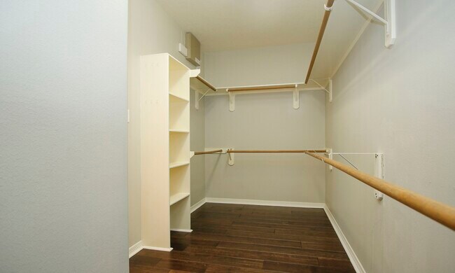 Building Photo - 1515 Olive Park