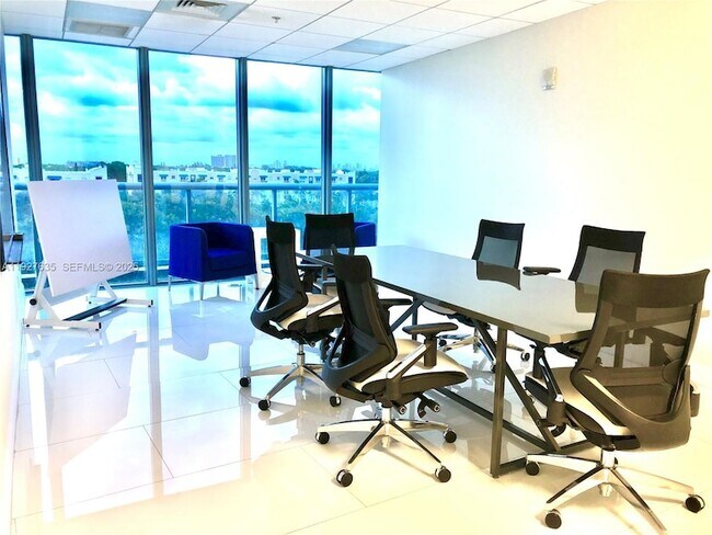 Building Photo - 601 NE 36th St