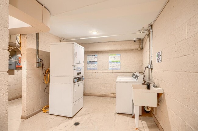 Building Photo - 14 Mountbatten Ct