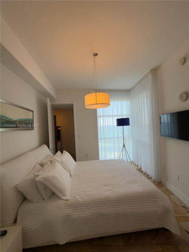 Building Photo - 18101 Collins Ave