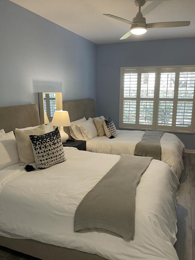 Building Photo - 10067 Perfect Dr