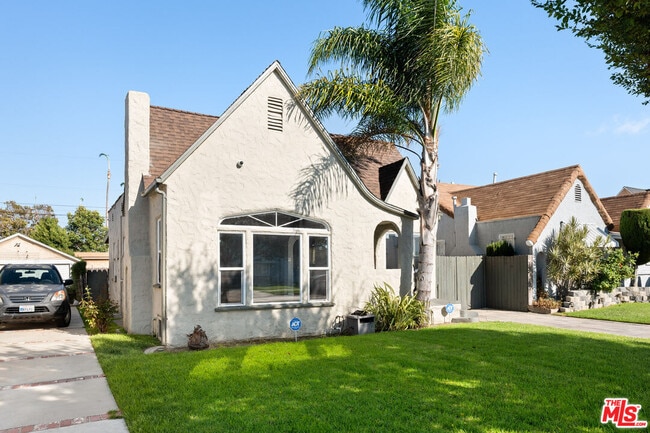 Building Photo - 7822 S Halldale Ave