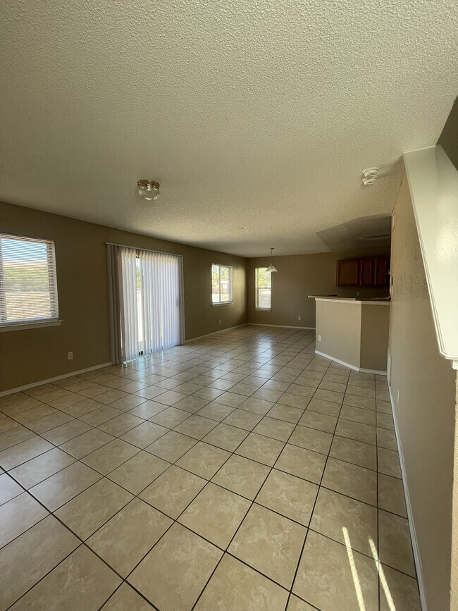 Building Photo - 3677 Tierra Alba Dr