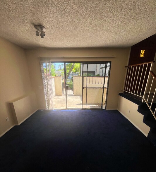 Building Photo - 109 E Rosewood Ct