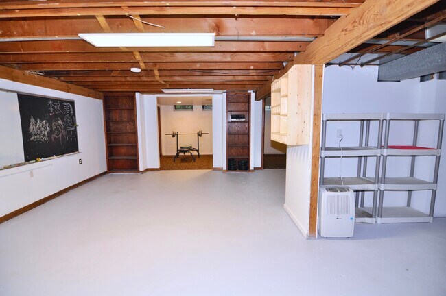 Building Photo - 3127 Plymouth Rd