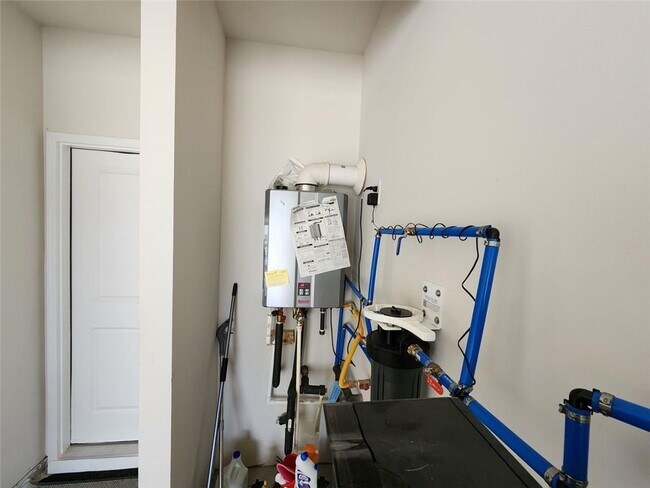 Building Photo - 235 Vly Oak Dr