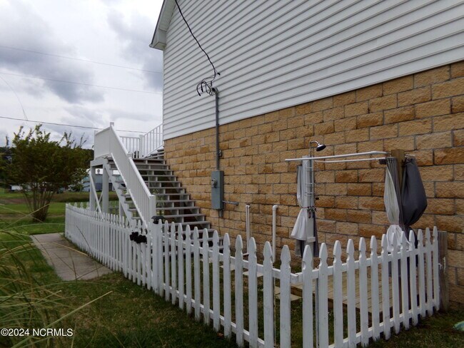 Building Photo - 144 Great Neck Rd