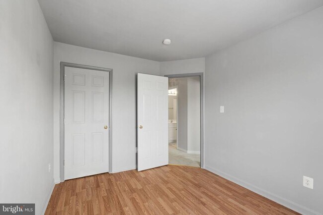 Building Photo - 1026 Longview Ln