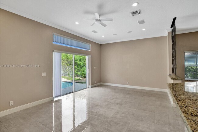 Building Photo - 1100 Chinaberry Dr