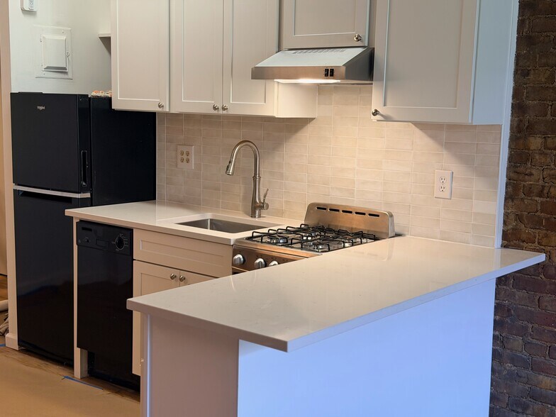 Building Photo - 78 W 85th St