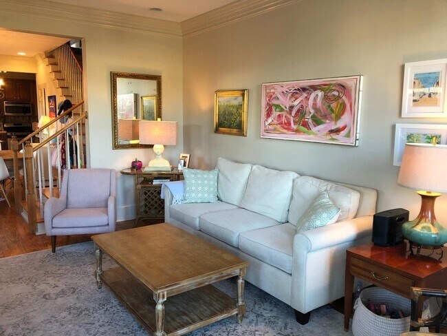 Building Photo - 6050 Laurel St