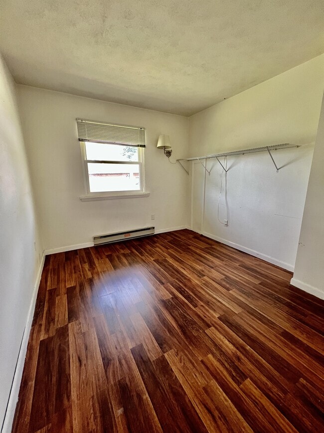 Building Photo - 10 Dorsey Ln