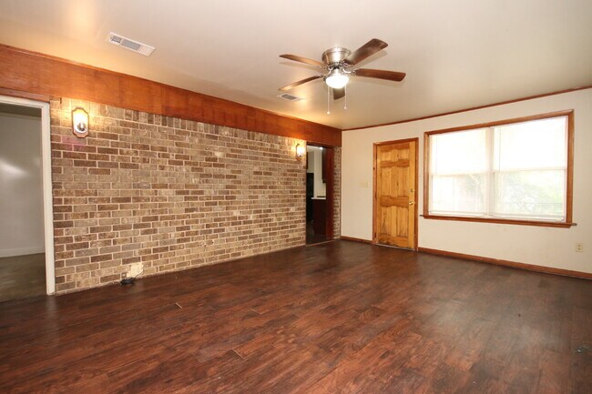 Building Photo - Updated 3BR/2BA Milton Ranch Home with Multiple Living Areas, Flex Space & Newly Updated Kitchen ...