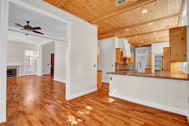 Building Photo - 9005 Opus Dr
