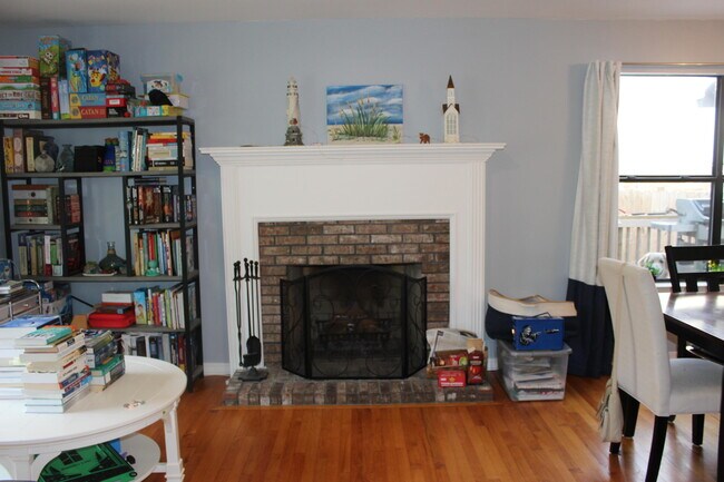 Building Photo - 334 Jamaica Way