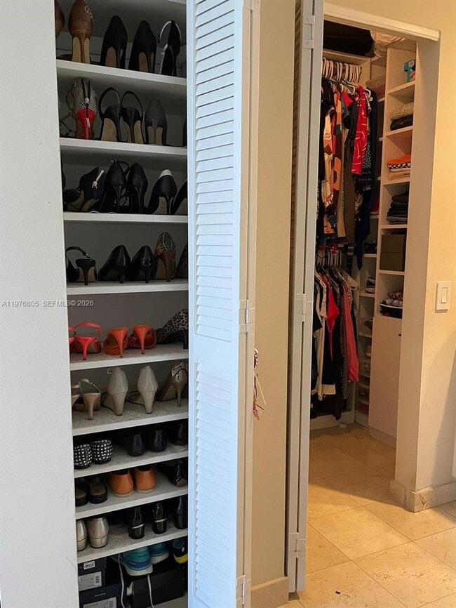 Building Photo - 888 Brickell Key Dr