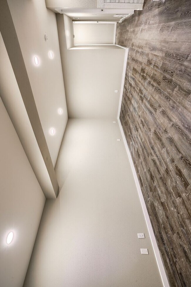 Building Photo - 13204 E Linvale Pl