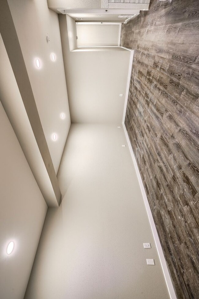 Building Photo - Comfortable Single-Family Townhouse in Quiet Community