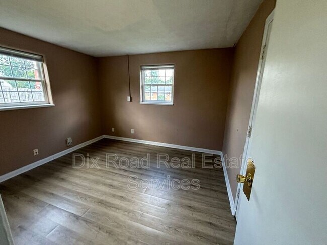 Building Photo - 165 Basswood Ave
