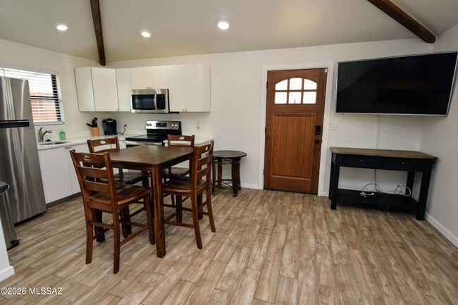 Building Photo - 2103 N Santa Rita Ave