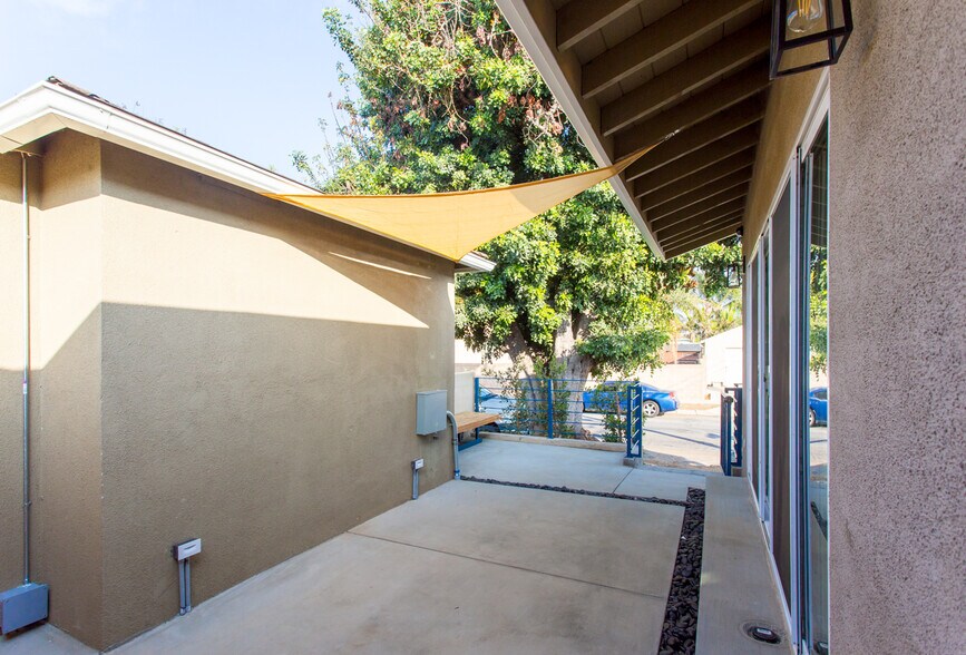 Building Photo - 5401 W 83rd St
