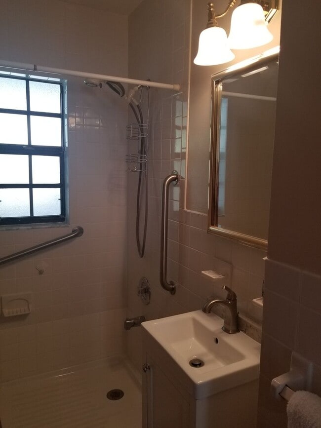 Building Photo - Charm + Plenty of Storage Space-Make this Temple Terrace House A Home!