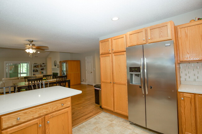 Building Photo - 225 Adams Cir