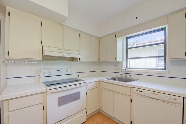 Building Photo - 229 Candia Ave