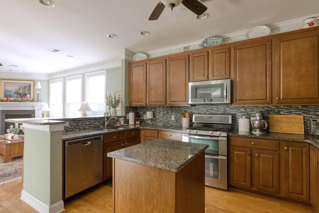 Building Photo - 624 Goodlet Cir