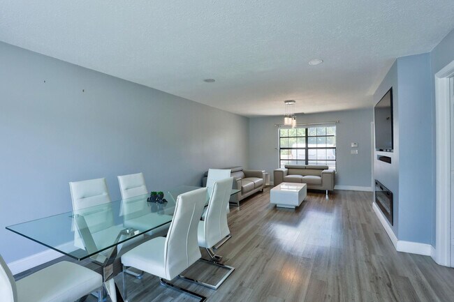 Building Photo - 6052 Lace Wood Cir