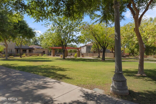 Building Photo - 785 W Village Pkwy