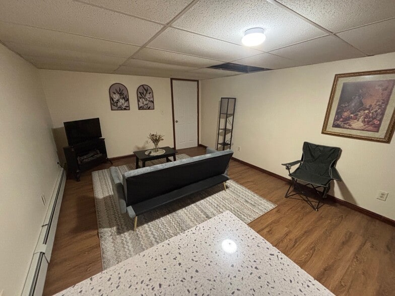 Building Photo - 615 June St