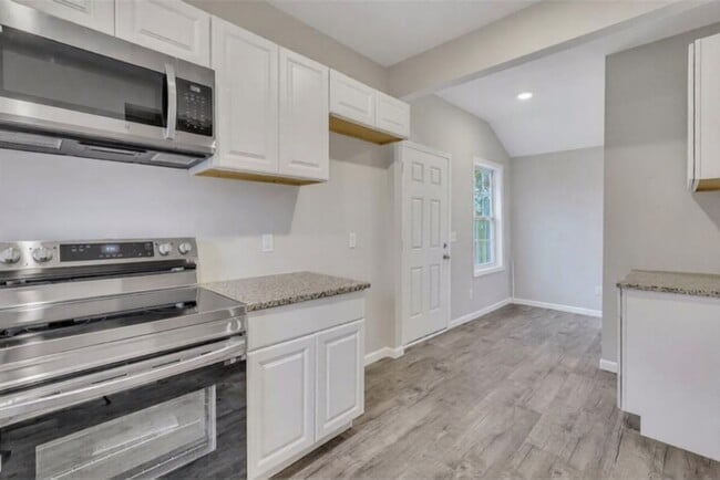 Building Photo - Live Near It All! 3 Bedroom Home in Midtown Savannah