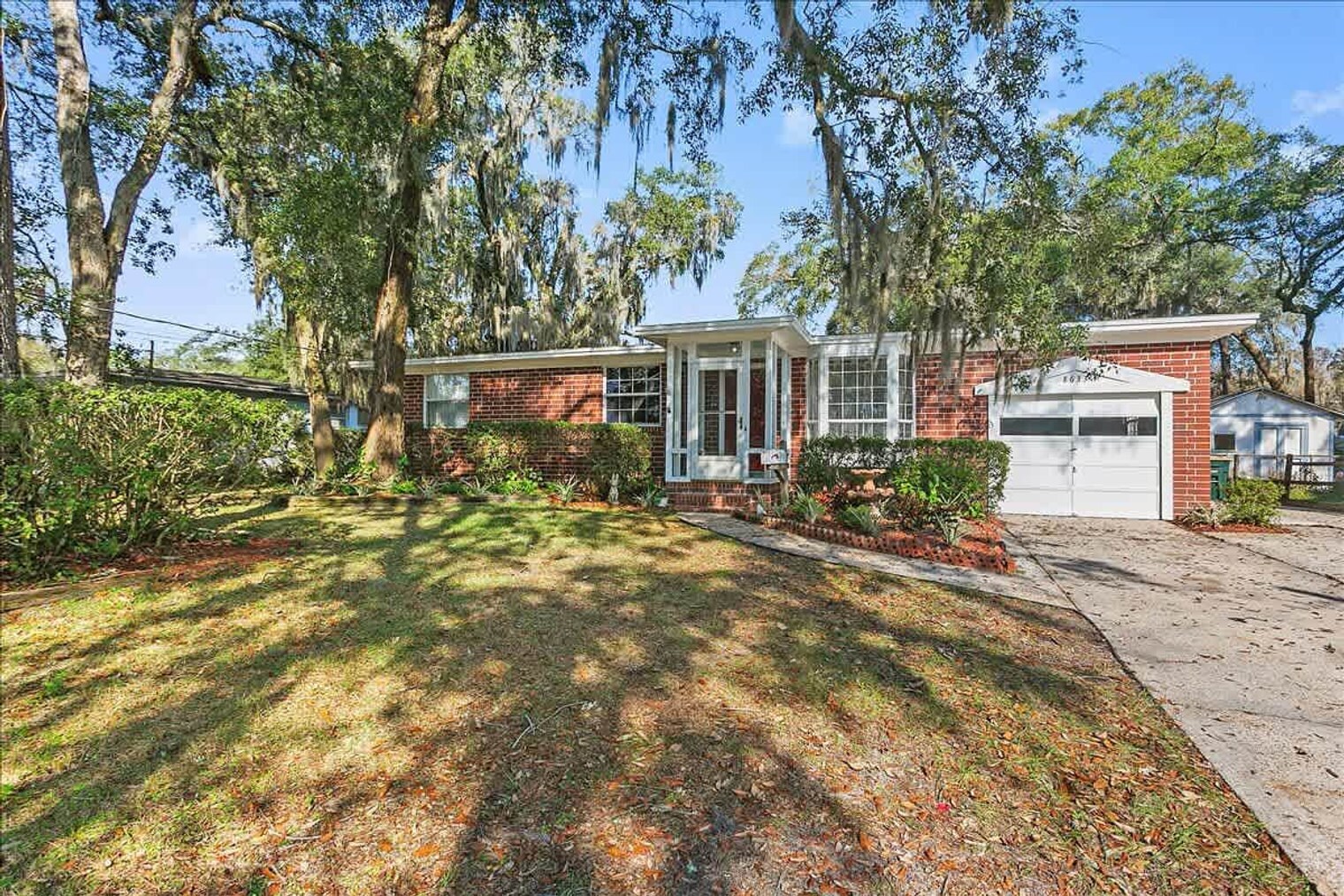 Building Photo - 8633 Emerald Isle Cir S
