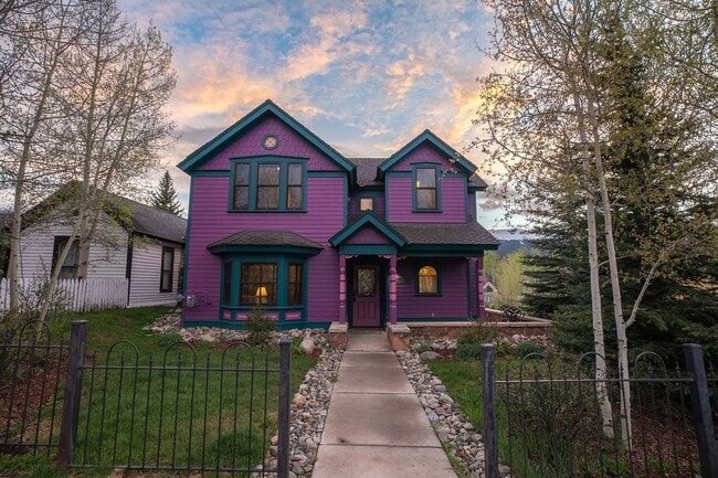 Building Photo - Winter rental! Luxury 4 bed, 3 bath home i...