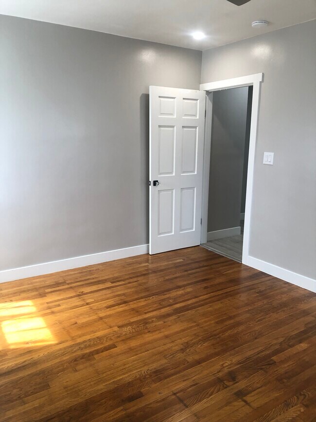 Building Photo - 3956 Olmsted Ave