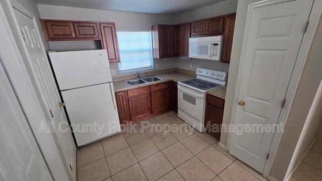 Building Photo - 712 Bryon Ct