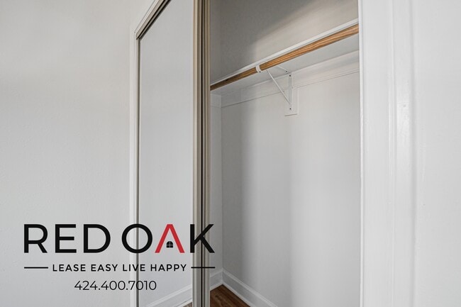 Building Photo - 731 W 46th St