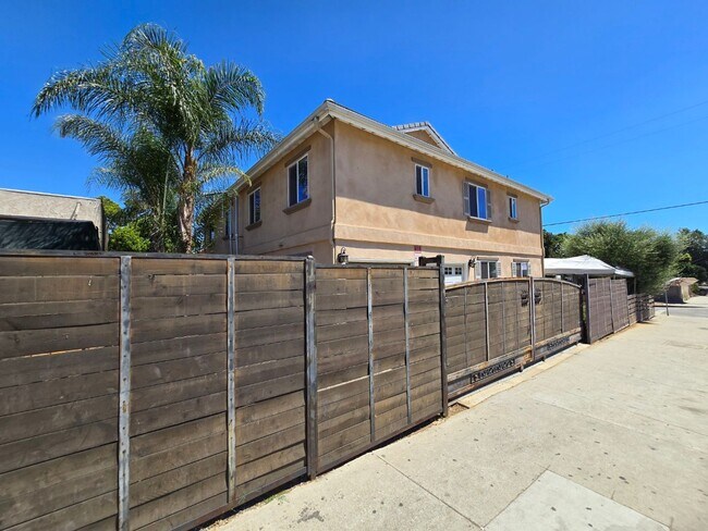 Building Photo - DOZIER(3805)