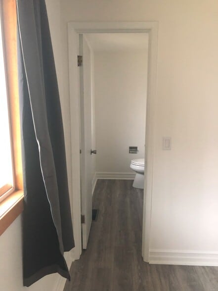 Building Photo - 516 E Wedgewood Ave