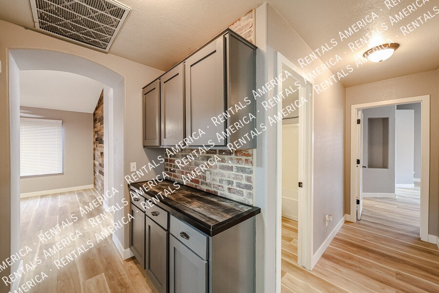 Building Photo - 133 W Muriel Dr