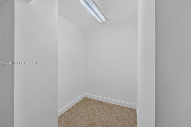 Building Photo - 5001 Collins Ave